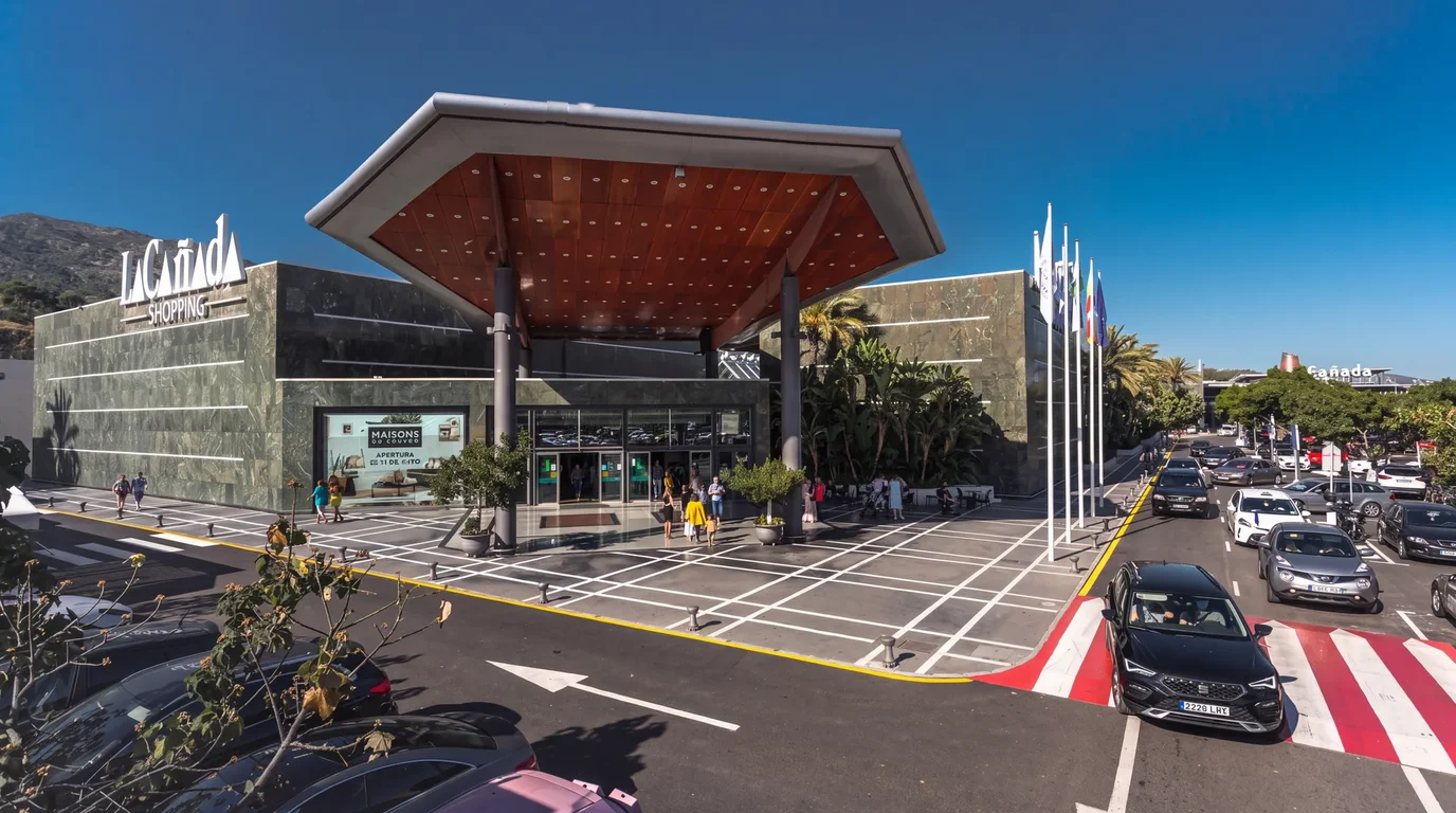 Entrada principal de La Cañada Shopping, Marbella